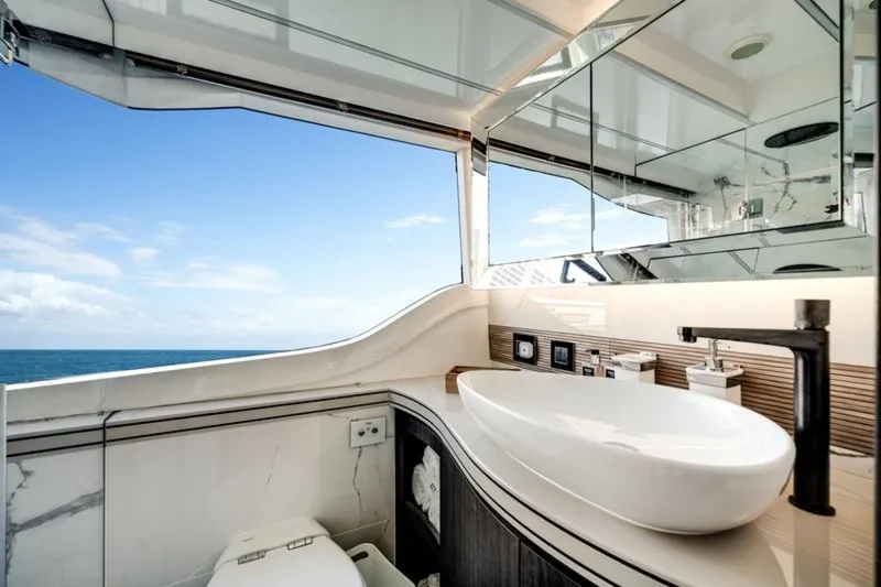 Slide: The Image of Galeon 560 FLY 2024 - 14