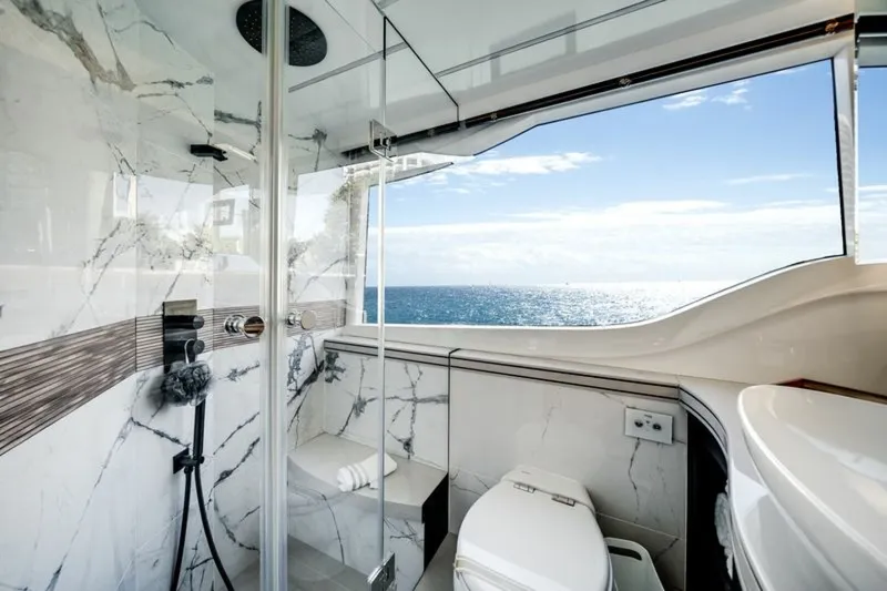 Slide: The Image of Galeon 560 FLY 2024 - 15