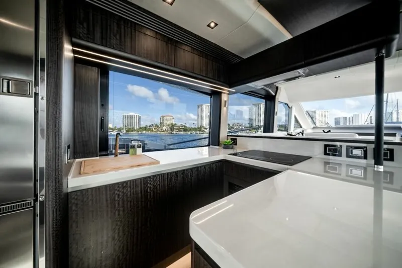 Slide: The Image of Galeon 560 FLY 2024 - 26
