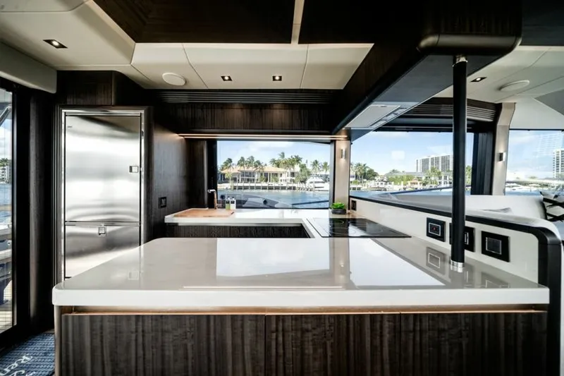 Slide: The Image of Galeon 560 FLY 2024 - 27