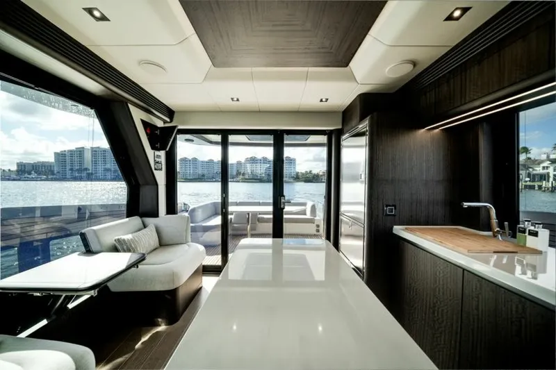 Slide: The Image of Galeon 560 FLY 2024 - 28