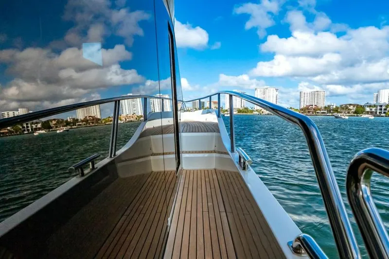 Slide: The Image of Galeon 560 FLY 2024 - 37