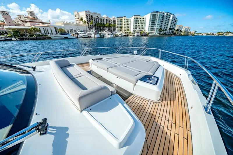 Slide: The Image of Galeon 560 FLY 2024 - 38