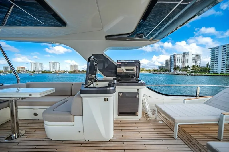Slide: The Image of Galeon 560 FLY 2024 - 40