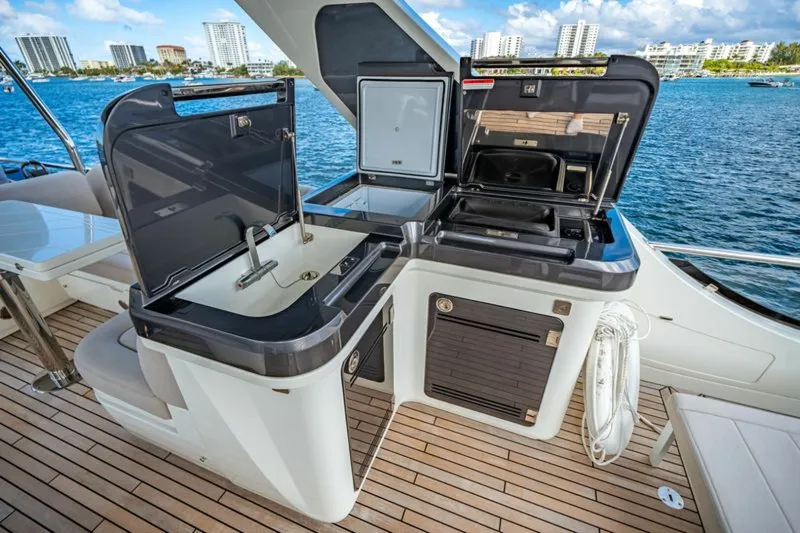 Slide: The Image of Galeon 560 FLY 2024 - 41