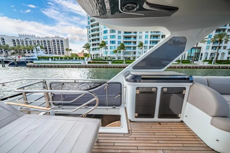 Slide: The Image of Galeon 560 FLY 2024 - 42