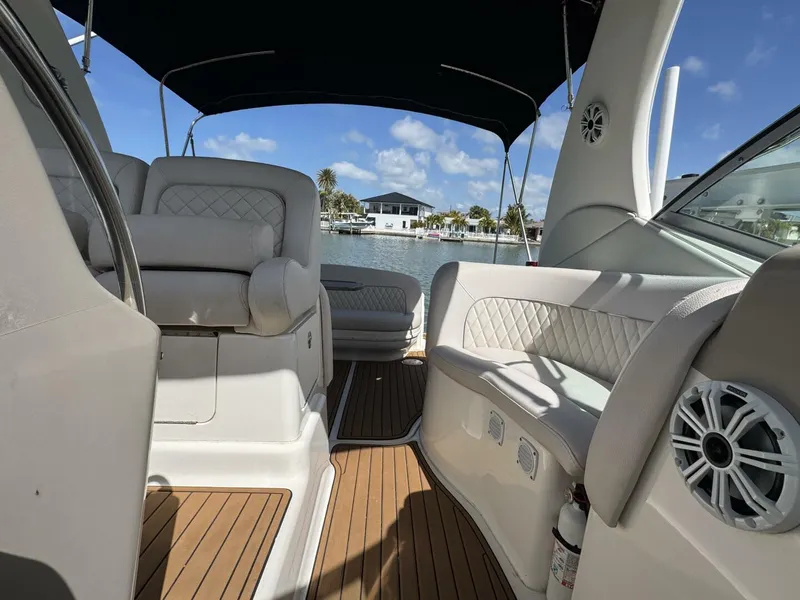Slide: The Image of Sea Ray 320 Sundancer 2002 - 15