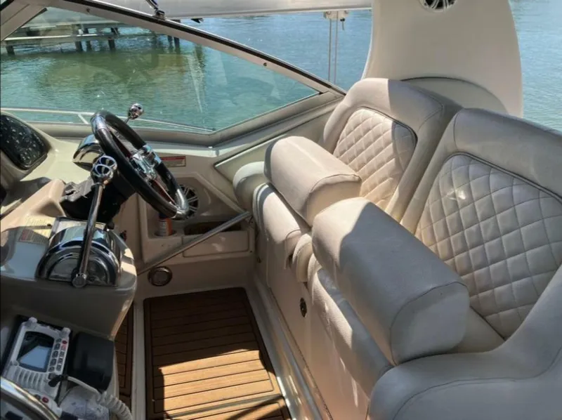 Slide: The Image of Sea Ray 320 Sundancer 2002 - 21