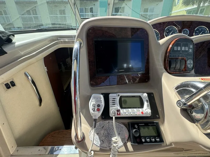Slide: The Image of Sea Ray 320 Sundancer 2002 - 22