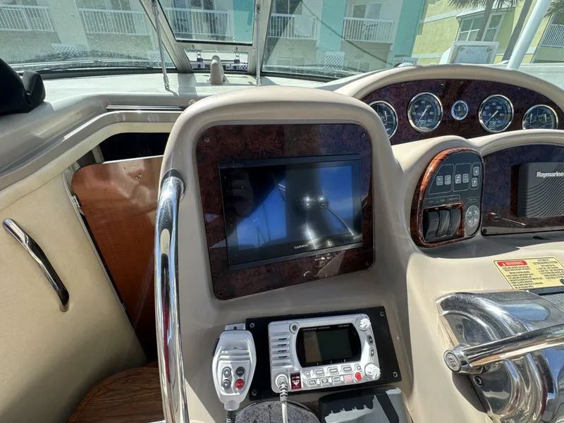 Slide: The Image of Sea Ray 320 Sundancer 2002 - 25