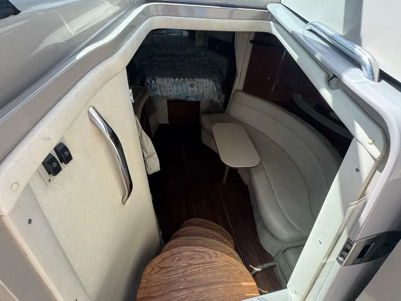 Slide: The Image of Sea Ray 320 Sundancer 2002 - 27