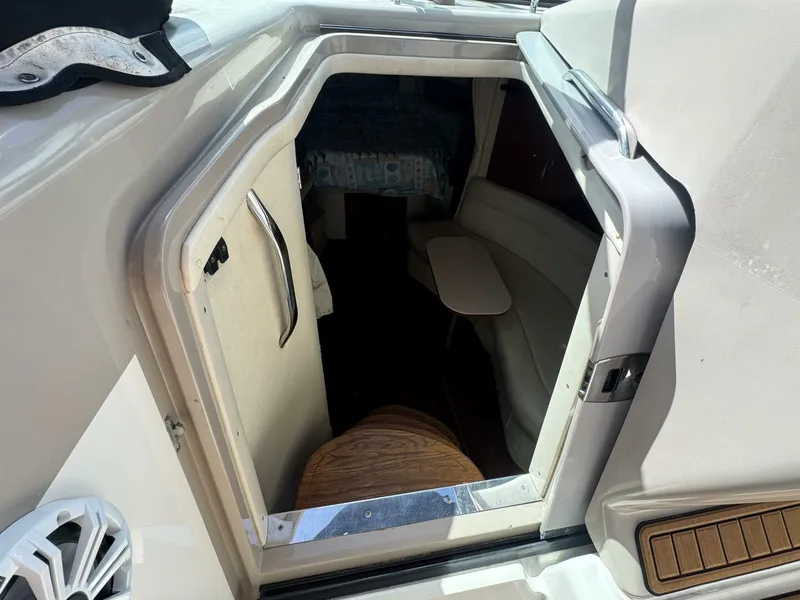 Slide: The Image of Sea Ray 320 Sundancer 2002 - 28