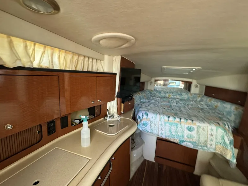 Slide: The Image of Sea Ray 320 Sundancer 2002 - 31