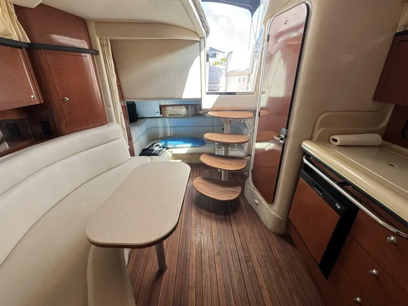 Slide: The Image of Sea Ray 320 Sundancer 2002 - 39