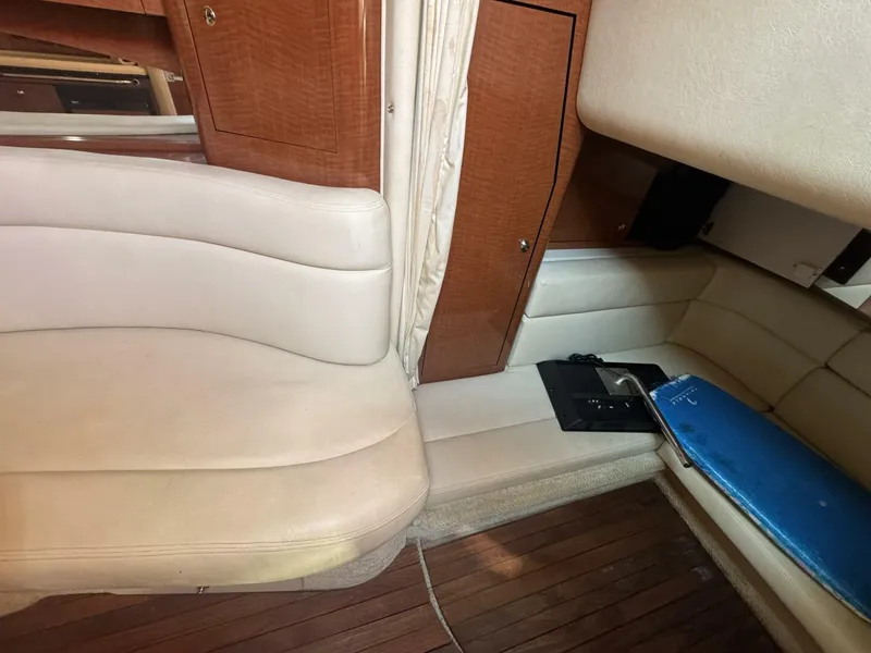 Slide: The Image of Sea Ray 320 Sundancer 2002 - 43