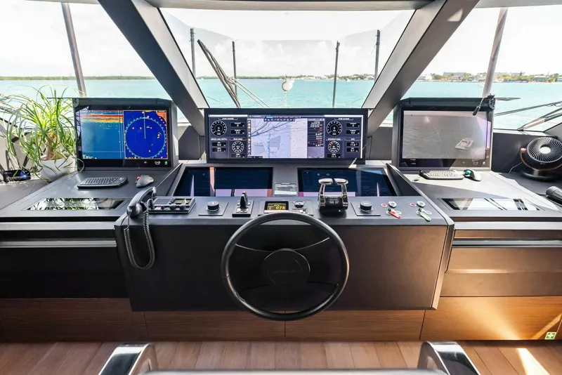 Slide: The Image of Custom 33 Navetta 2023 - 101