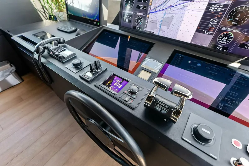 Slide: The Image of Custom 33 Navetta 2023 - 103
