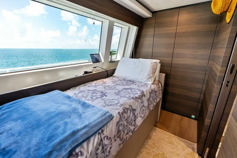 Slide: The Image of Custom 33 Navetta 2023 - 106