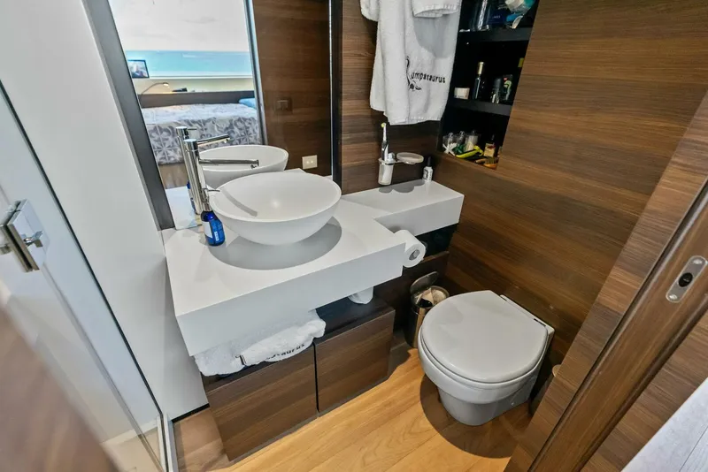 Slide: The Image of Custom 33 Navetta 2023 - 107