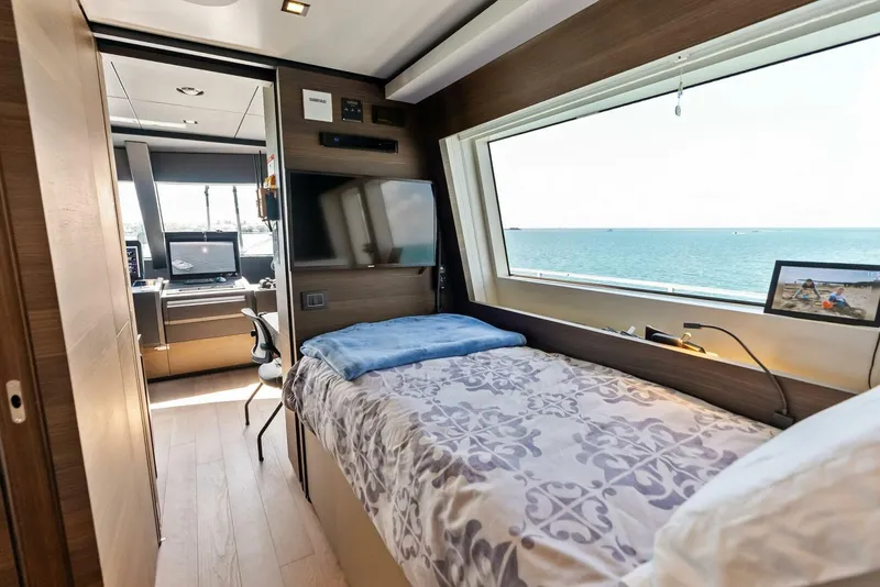 Slide: The Image of Custom 33 Navetta 2023 - 109