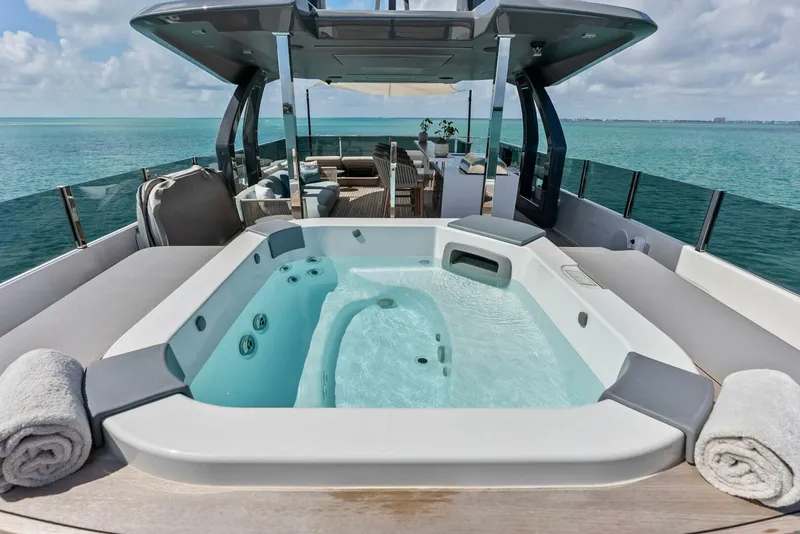 Slide: The Image of Custom 33 Navetta 2023 - 11