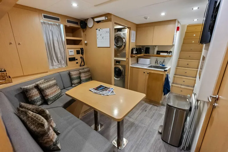 Slide: The Image of Custom 33 Navetta 2023 - 113