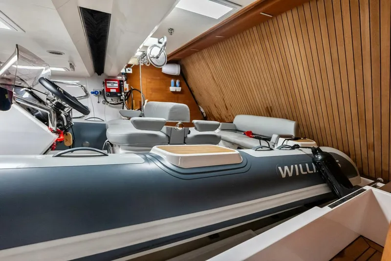 Slide: The Image of Custom 33 Navetta 2023 - 119
