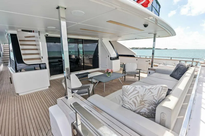 Slide: The Image of Custom 33 Navetta 2023 - 18