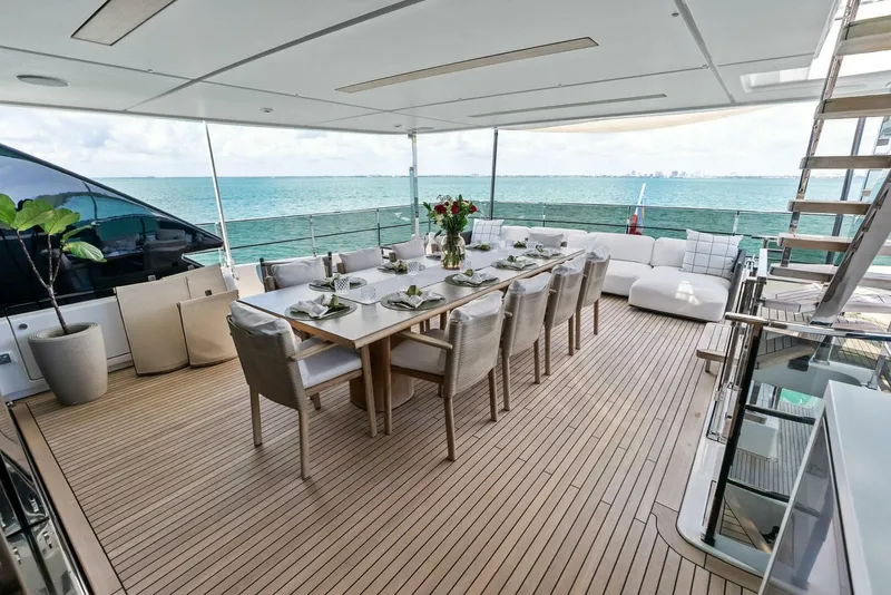 Slide: The Image of Custom 33 Navetta 2023 - 19