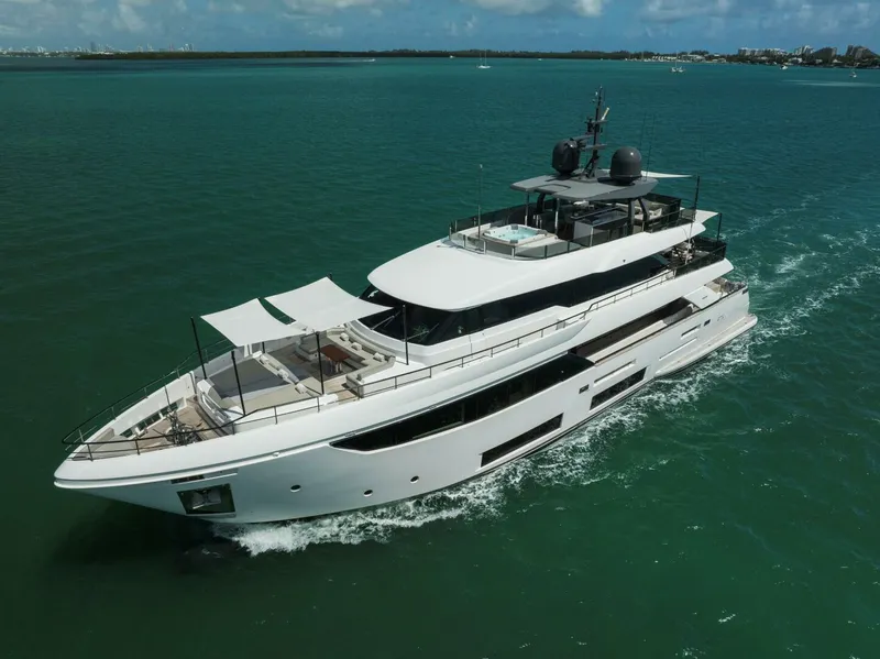 Slide: The Image of Custom 33 Navetta 2023 - 2