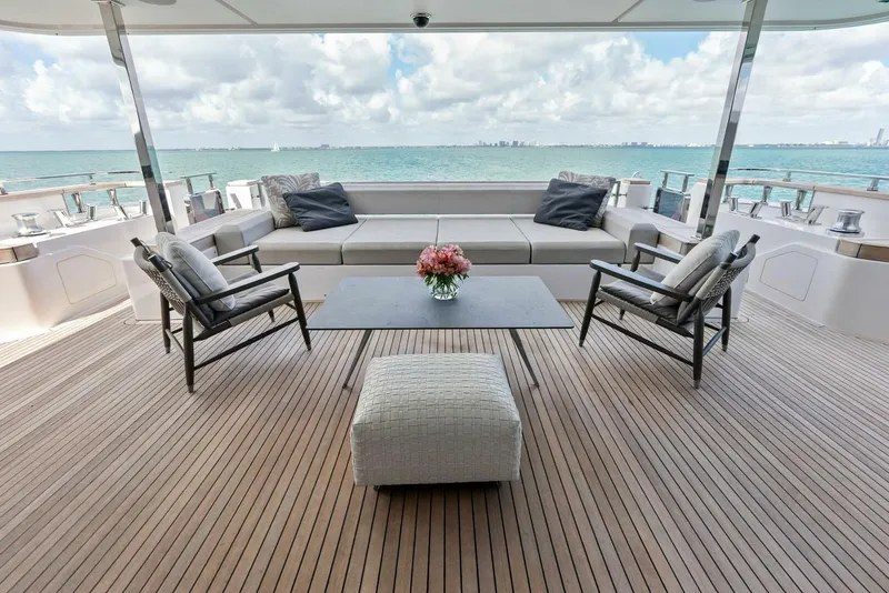 Slide: The Image of Custom 33 Navetta 2023 - 23