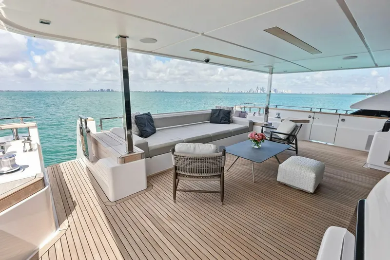 Slide: The Image of Custom 33 Navetta 2023 - 24