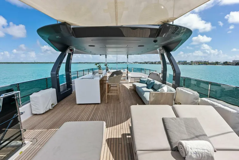 Slide: The Image of Custom 33 Navetta 2023 - 3