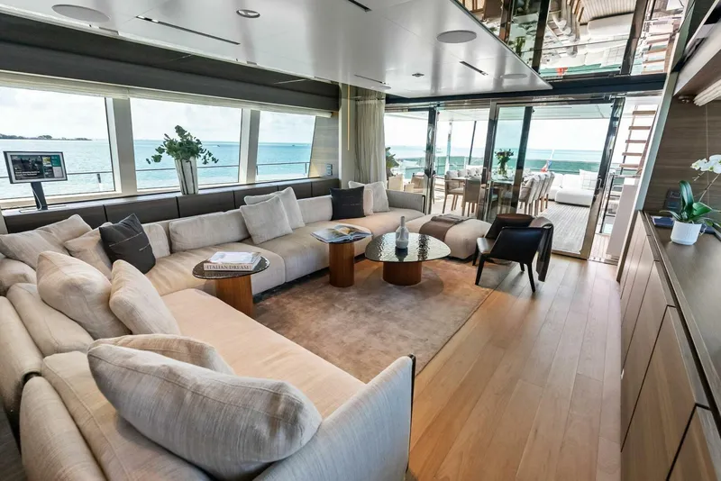 Slide: The Image of Custom 33 Navetta 2023 - 34