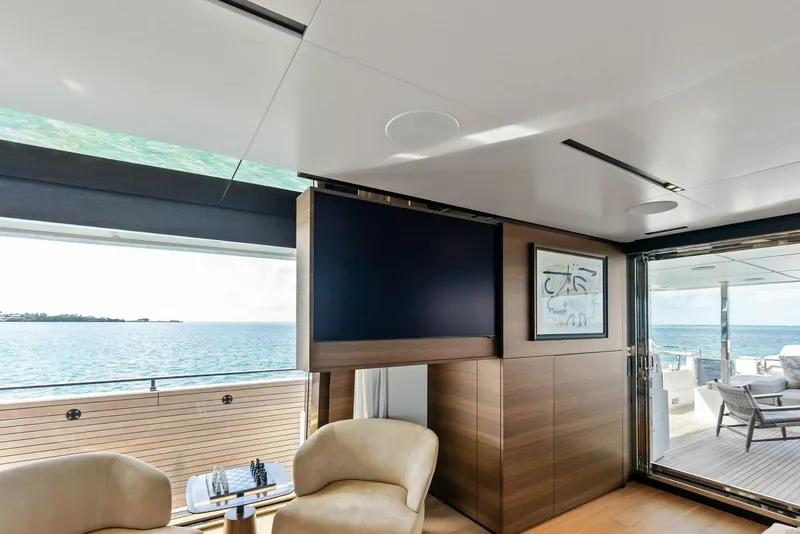 Slide: The Image of Custom 33 Navetta 2023 - 40