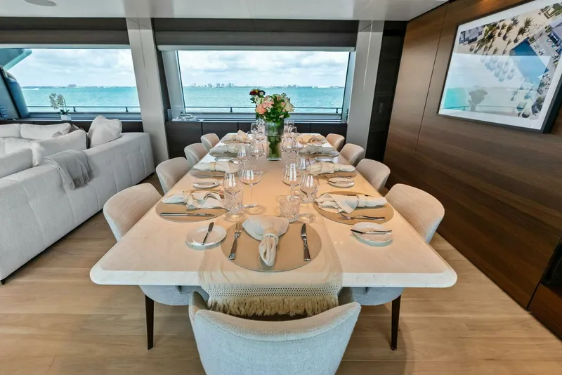 Slide: The Image of Custom 33 Navetta 2023 - 45
