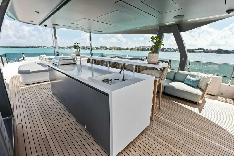 Slide: The Image of Custom 33 Navetta 2023 - 5