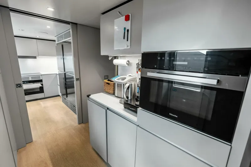 Slide: The Image of Custom 33 Navetta 2023 - 50