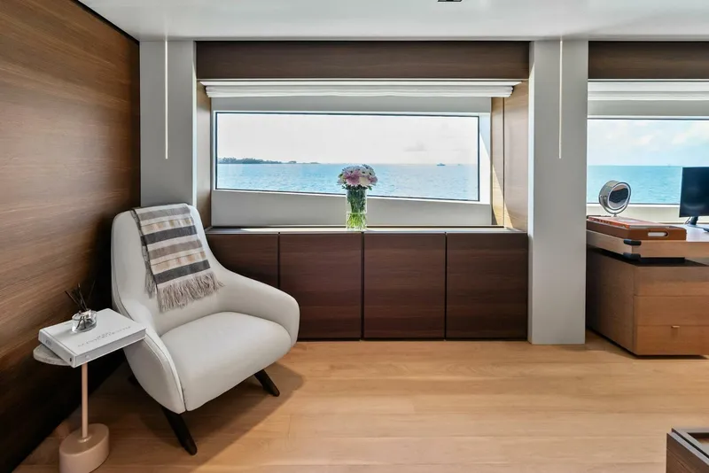 Slide: The Image of Custom 33 Navetta 2023 - 59