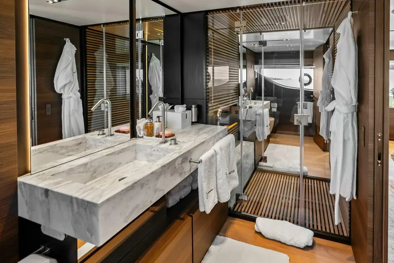 Slide: The Image of Custom 33 Navetta 2023 - 62