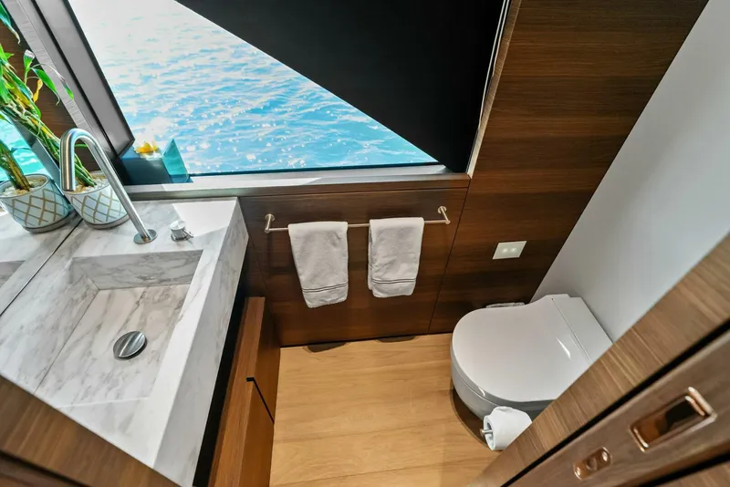 Slide: The Image of Custom 33 Navetta 2023 - 67
