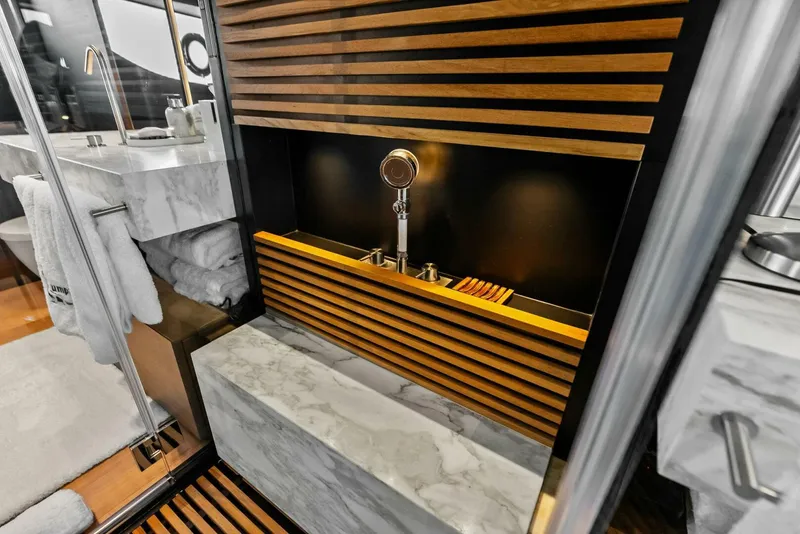 Slide: The Image of Custom 33 Navetta 2023 - 69