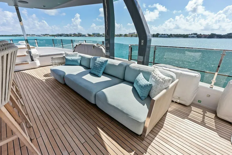 Slide: The Image of Custom 33 Navetta 2023 - 7