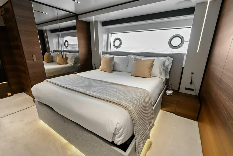 Slide: The Image of Custom 33 Navetta 2023 - 73