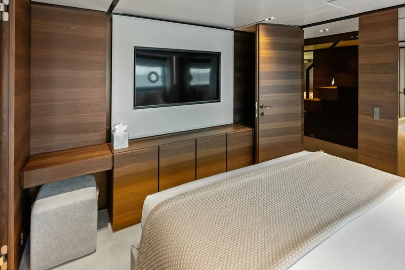 Slide: The Image of Custom 33 Navetta 2023 - 74