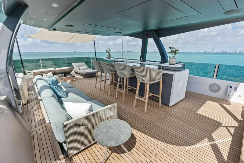 Slide: The Image of Custom 33 Navetta 2023 - 8