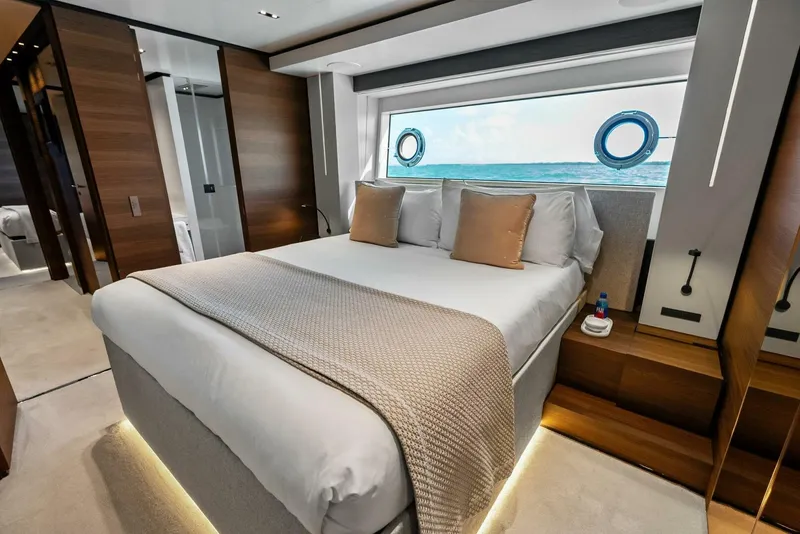 Slide: The Image of Custom 33 Navetta 2023 - 82