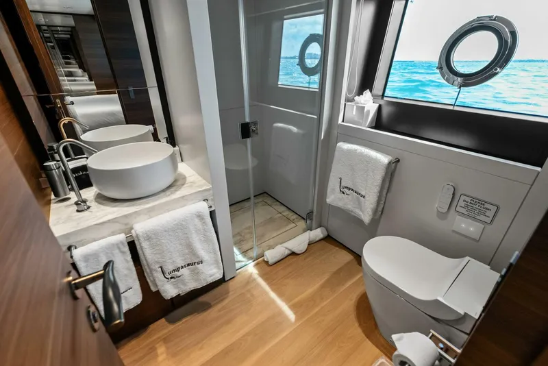 Slide: The Image of Custom 33 Navetta 2023 - 83