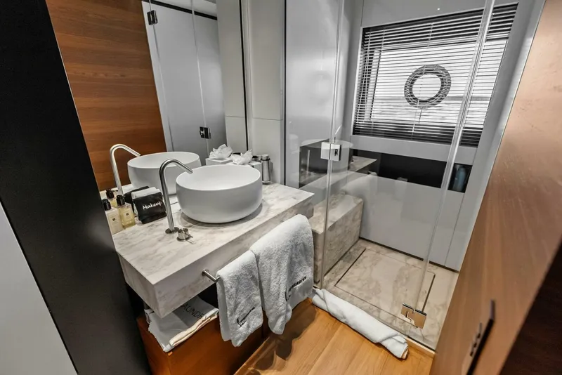 Slide: The Image of Custom 33 Navetta 2023 - 86