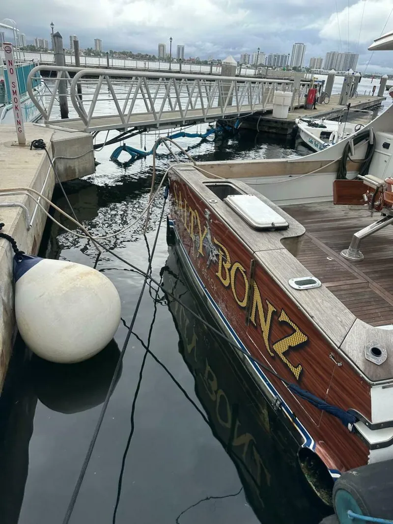 Slide: The Image of Buddy Davis SPORTFISH 2001 - 68